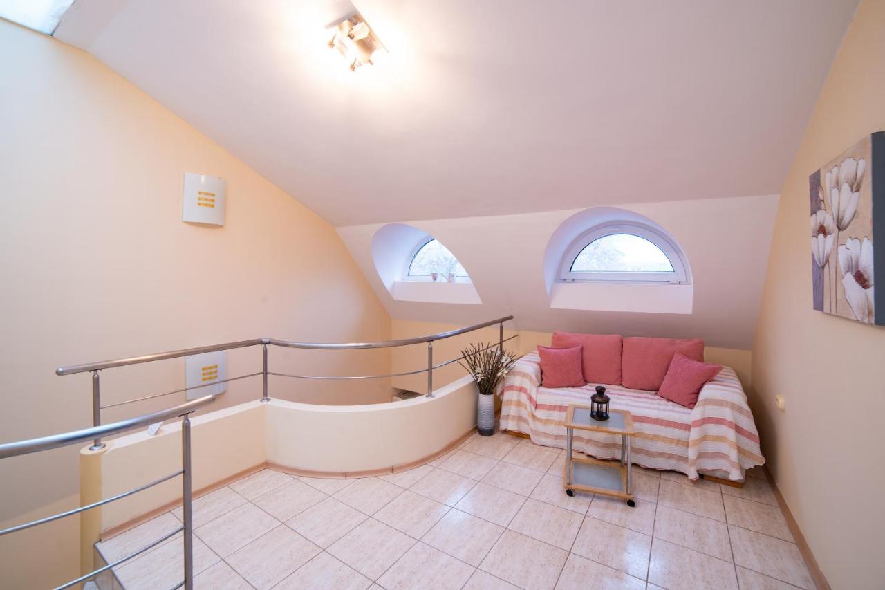 Maisonette Picadilly ヴァルナ エクステリア 写真